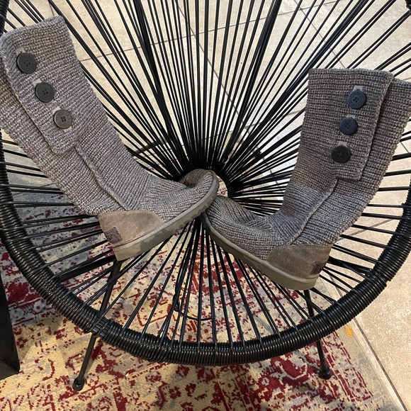 Uggs size 8 - Picture 13 of 13